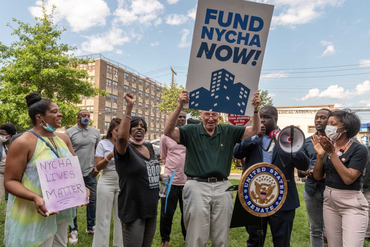 QNS_NYCHATourRallySchumer_072321-14