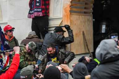 2021-01-06T221249Z_1127947732_RC2M2L9XLTMW_RTRMADP_3_USA-ELECTION-PROTESTS-2048×1365-1