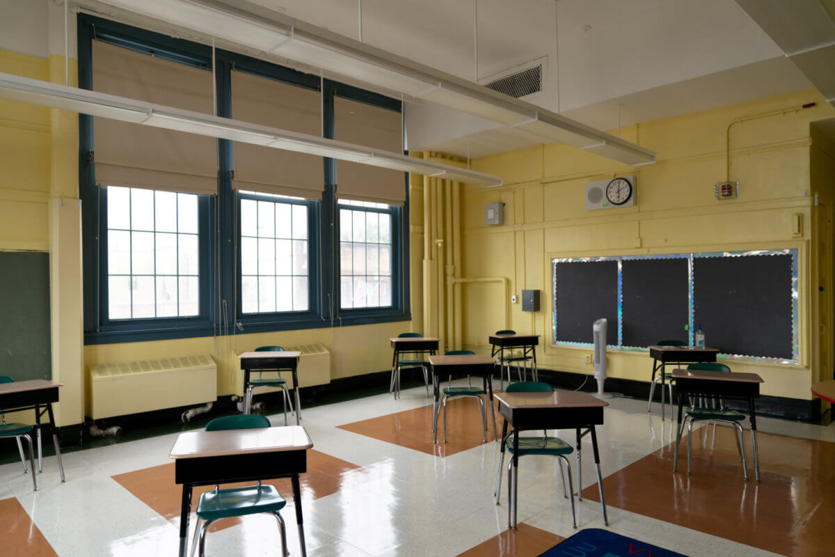 2021-02-22T175339Z_3_LYNXMPEH1L13A_RTROPTP_4_HEALTH-CORONAVIRUS-USA-SCHOOLS-2048×1366-1-1200×800
