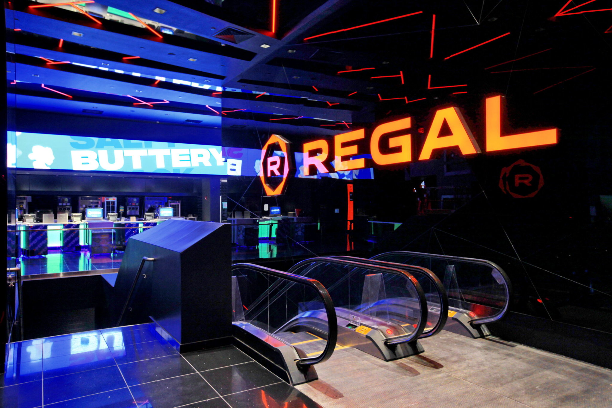 New Regal Movie Theater Opens In Flushing For The First Time In 35 ...