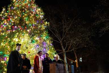12032021_PF_Athens_Square_Tree_Lighting_07