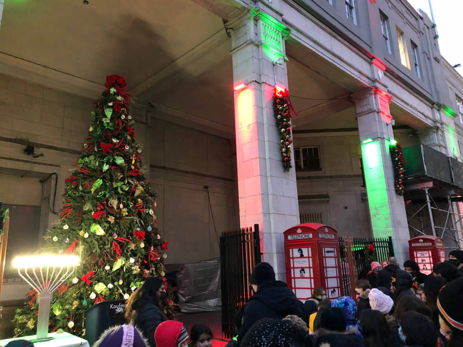 Kaufman Astoria Studios celebrates annual tree lighting