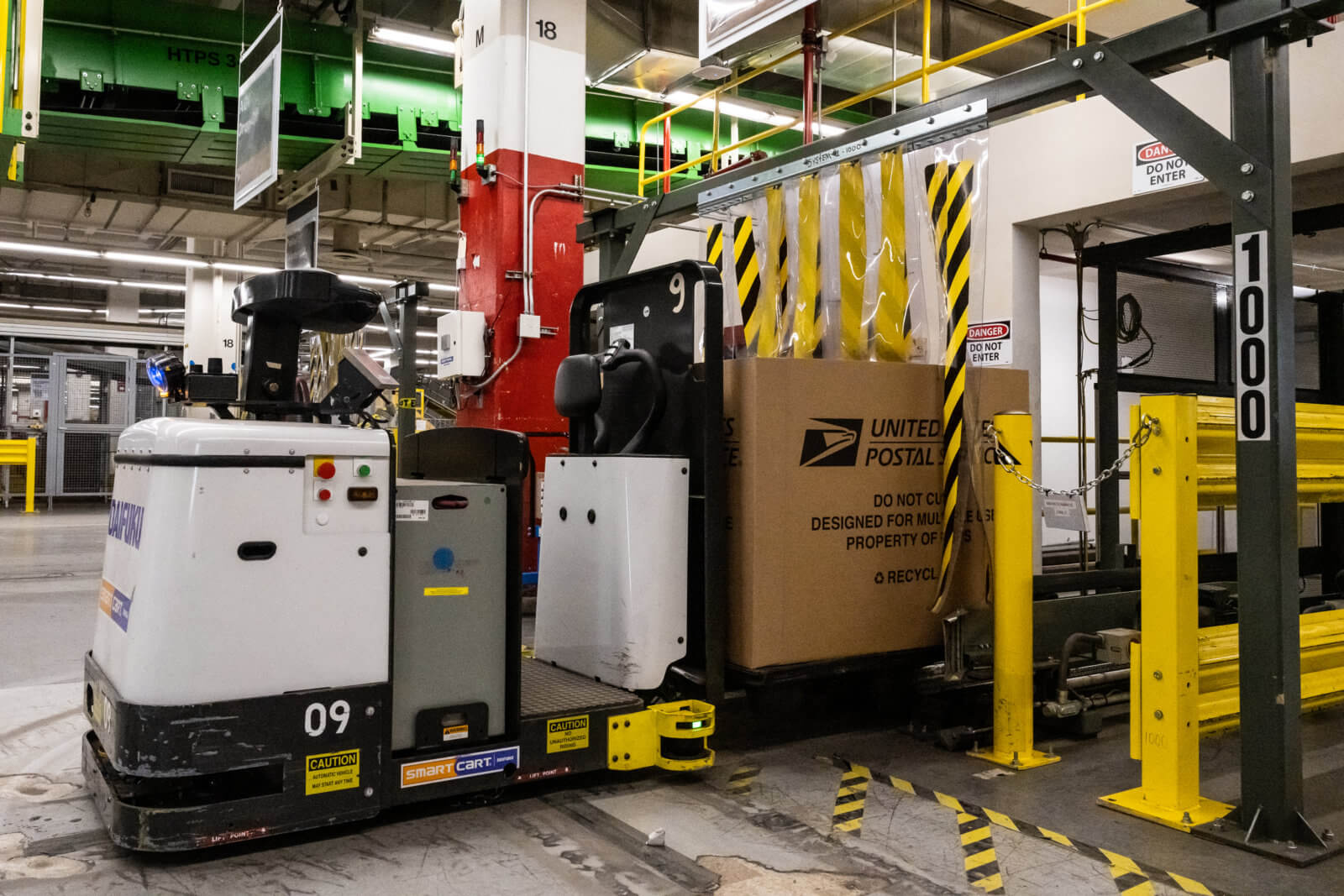 Flushing USPS distribution center breaks holiday records