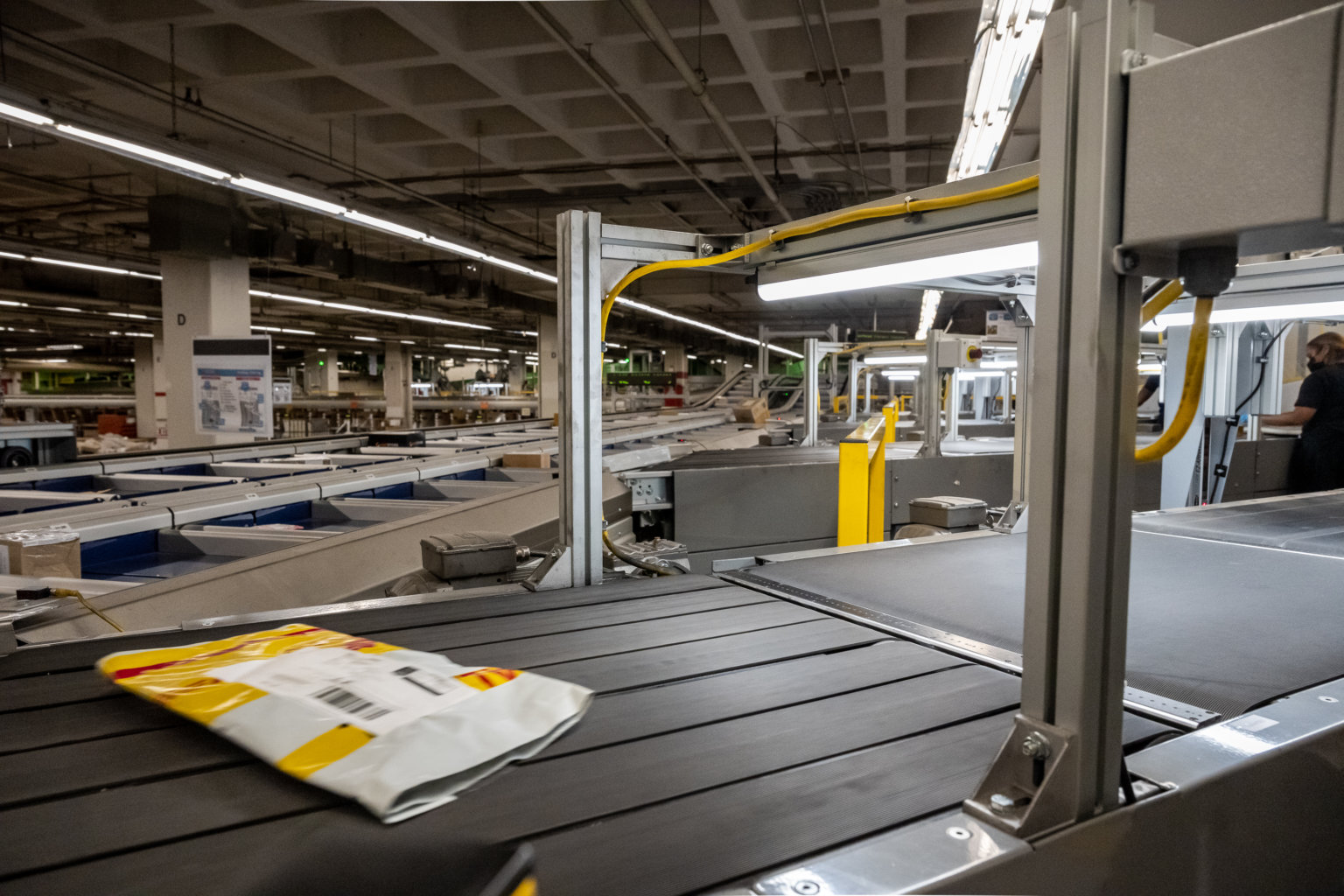 Flushing USPS distribution center breaks holiday records