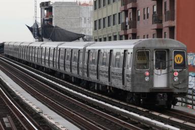 MTA_NYC_Subway_W_train_leaving_39th_Ave-1200×800-1