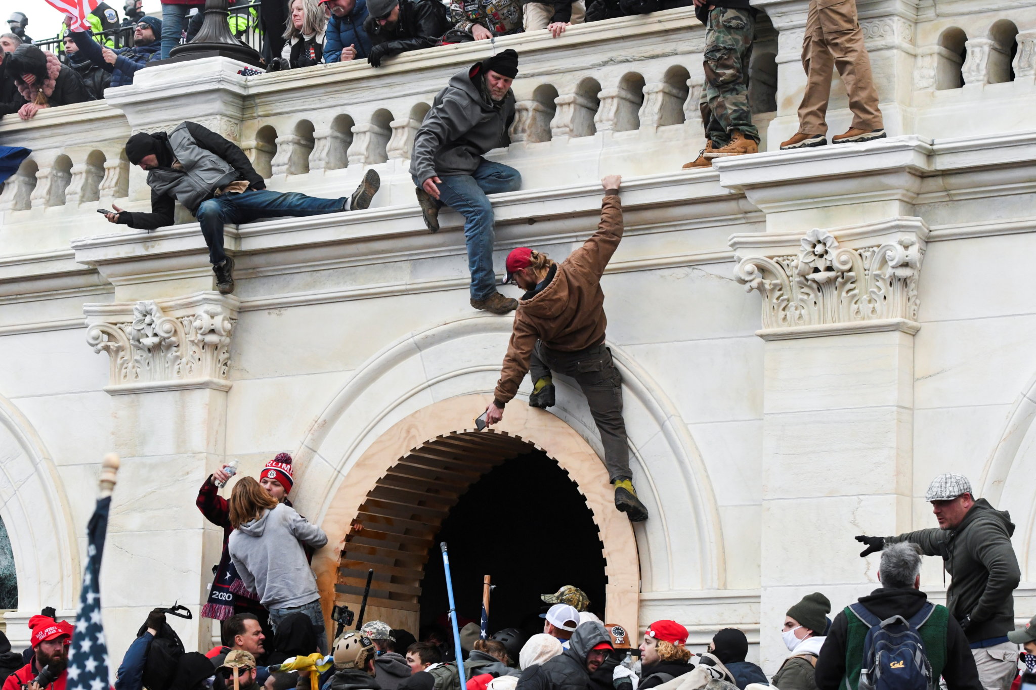 The U.S. Capitol building under siege. (REUTERS/Stephanie Keith TPX IMAGES OF THE DAY)