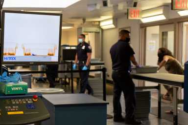 070121_rikers_correction_officers.0