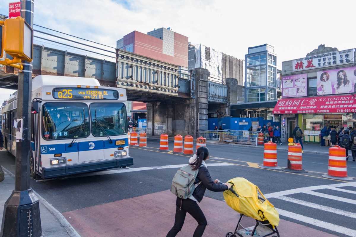DOT Flushing bus