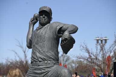 Tom Seaver statue