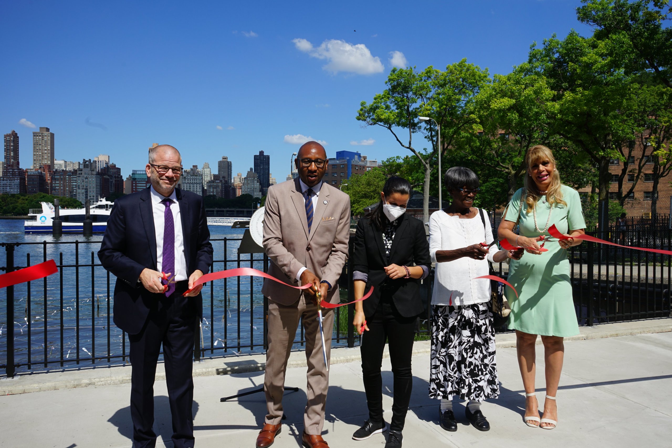 Astoria community leaders celebrate Hallets Cove restoration QNS
