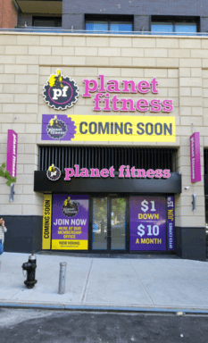 New Planet Fitness opens in Forest Hills