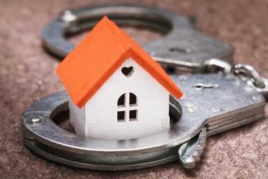 Two men try to steal East Elmhurst home