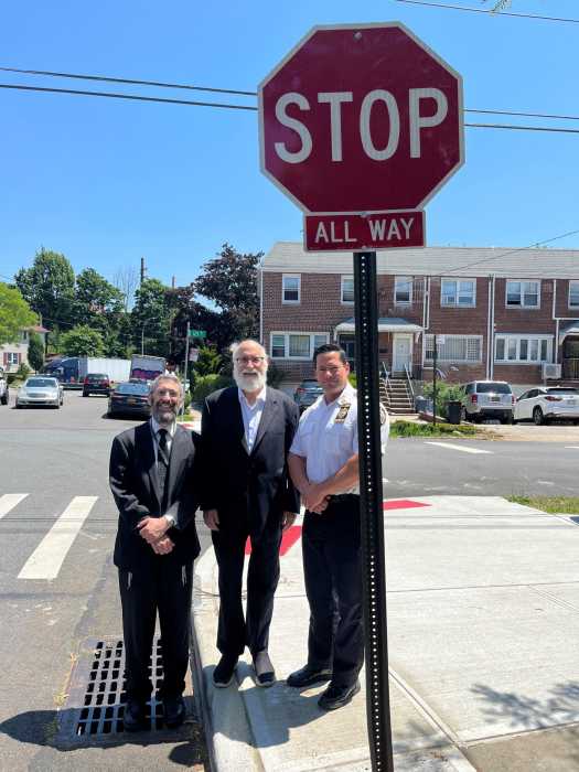 Kew Gardens school stop sign