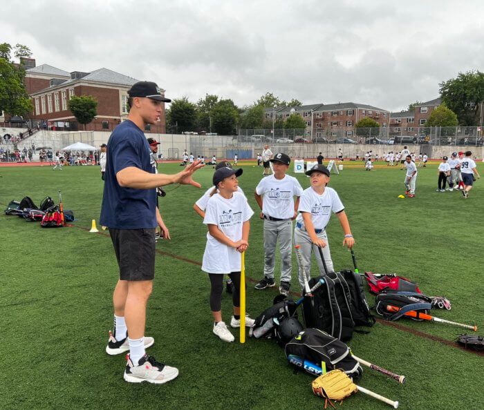 Yankees star Aaron Judge holds baseball ProCamp at Forest Hills High School  –