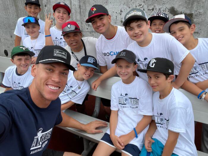 Aaron Judge shares special moment with cancer survivor