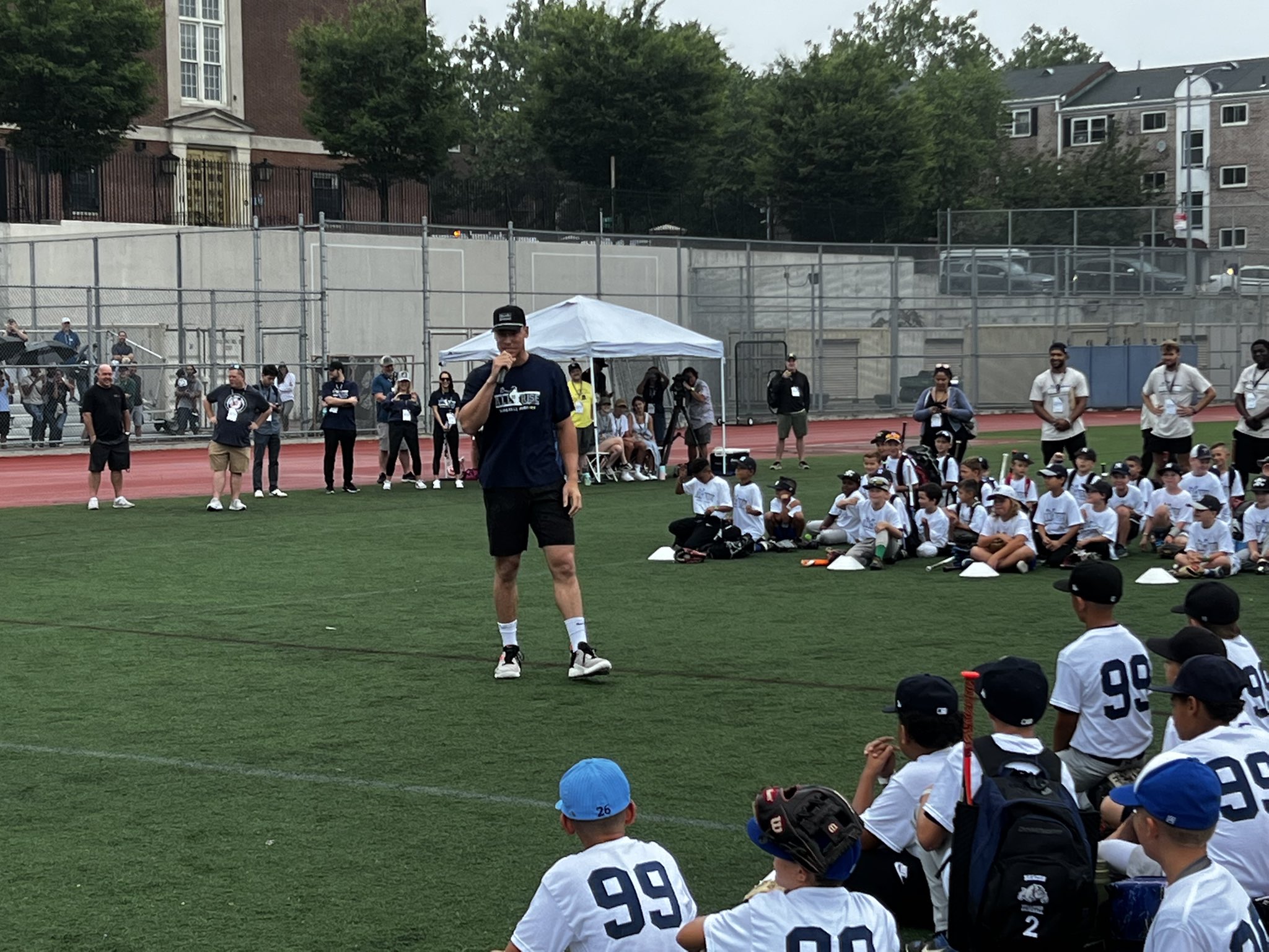 Yankees star Aaron Judge holds baseball ProCamp at Forest Hills High School  –