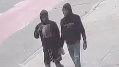 Crooks sought in robbery