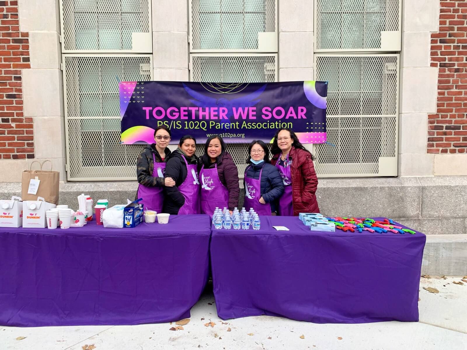 Elmhurst elementary school students plant daffodil bulbs honoring