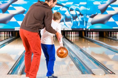 bowling-family-1536×1024
