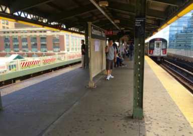 Queensboro_Plaza_-_Northbound_platform-700×492-1-600×422-1