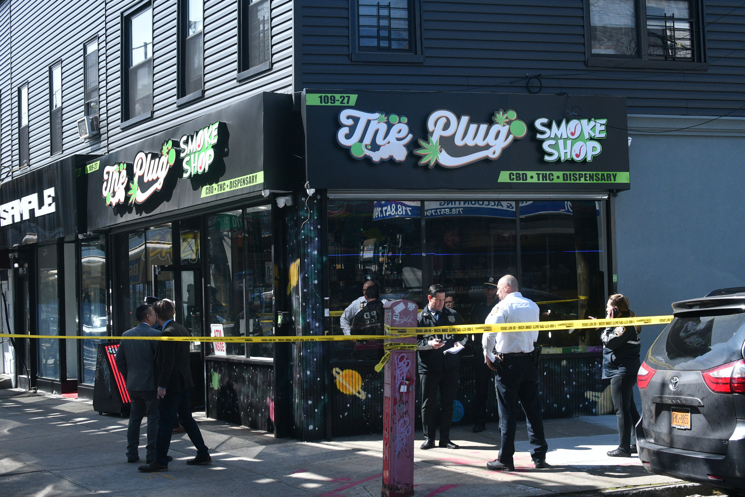 Queens lawmaker helps NYPD shut down Richmond Hill smoke shop, shares  concerns over incoming Middle Village dispensary – QNS