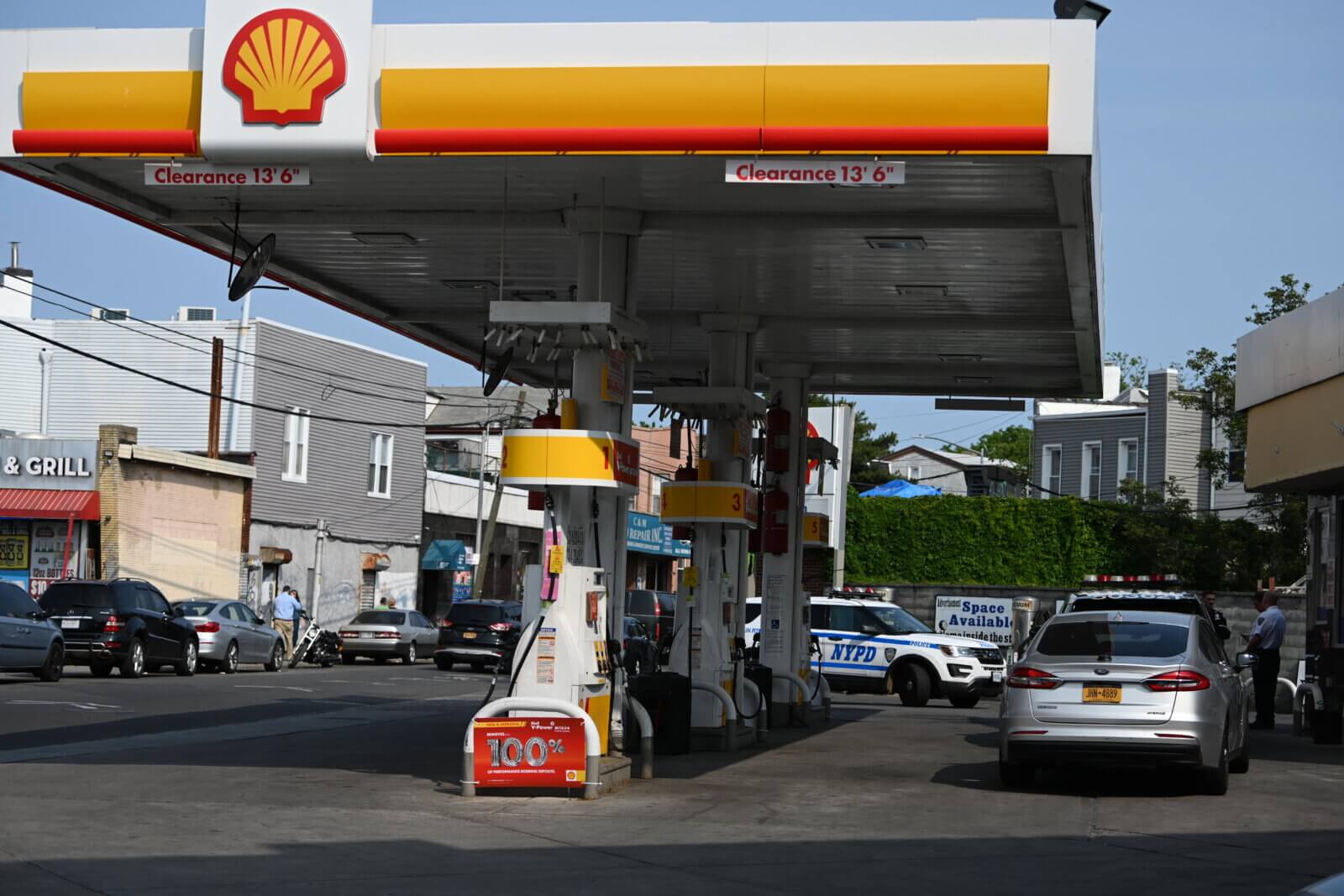 Man stabbed multiple times at Glendale service station NYPD QNS