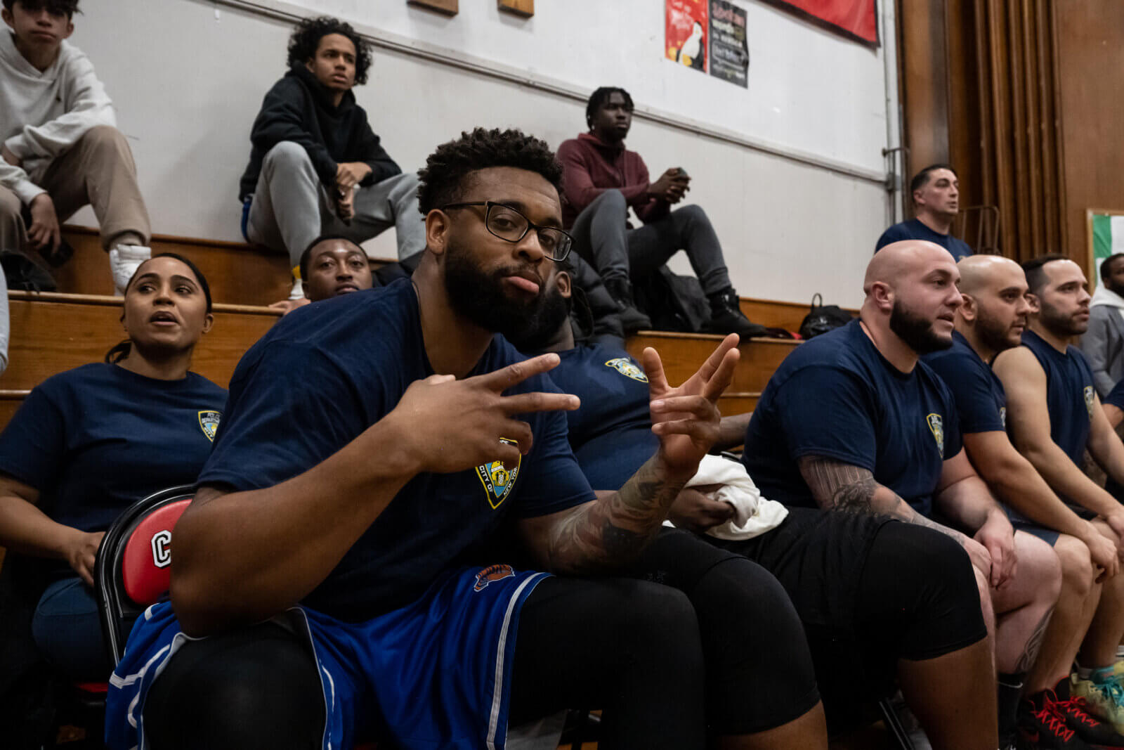 NYPD defeats FDNY in fundraising basketball game in Maspeth – QNS