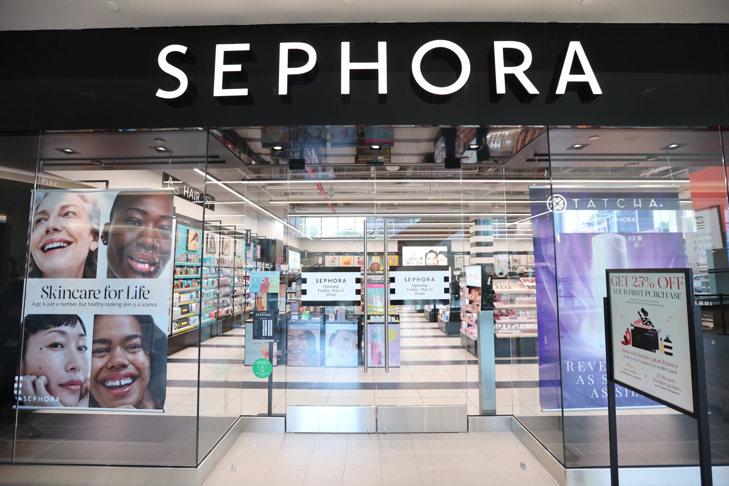 Sephora opens new storefront at The Shops at Skyview in Flushing –