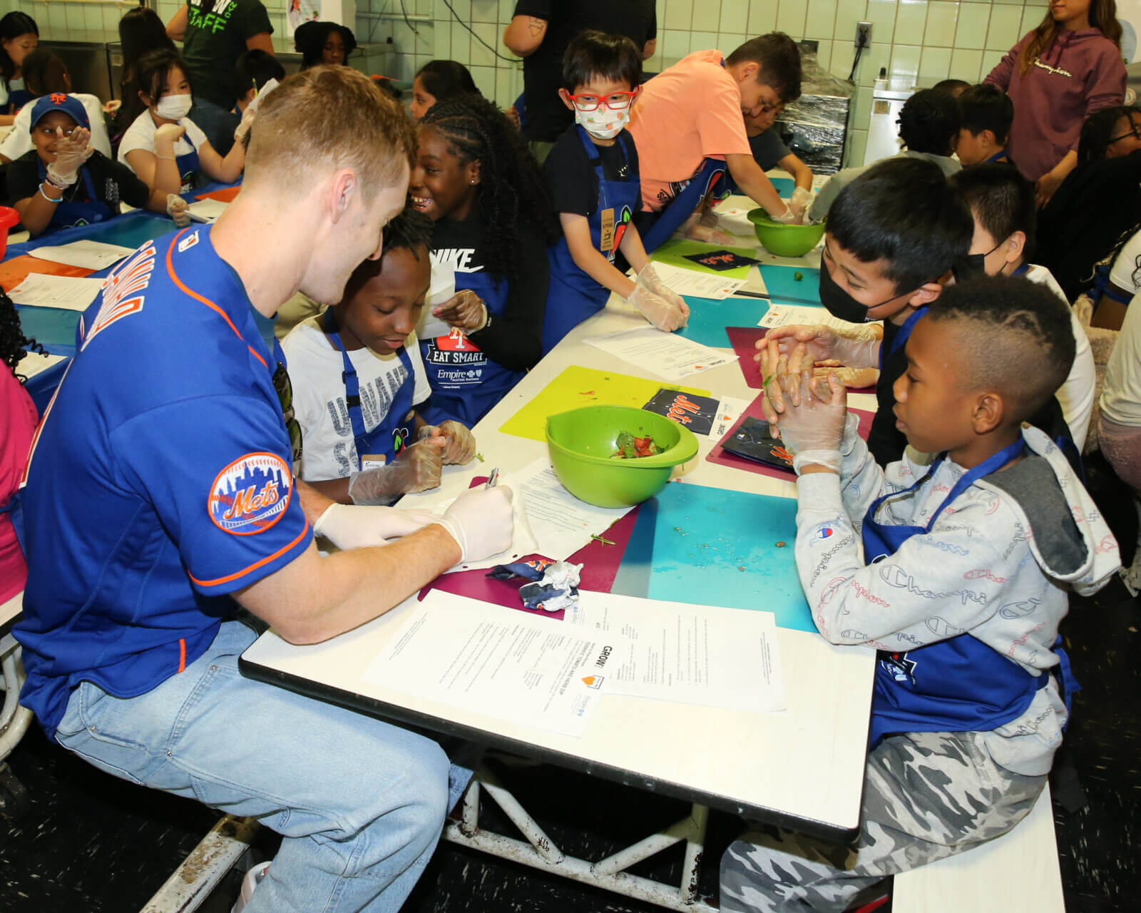 Mets star visits Flushing school to teach students about healthy eating