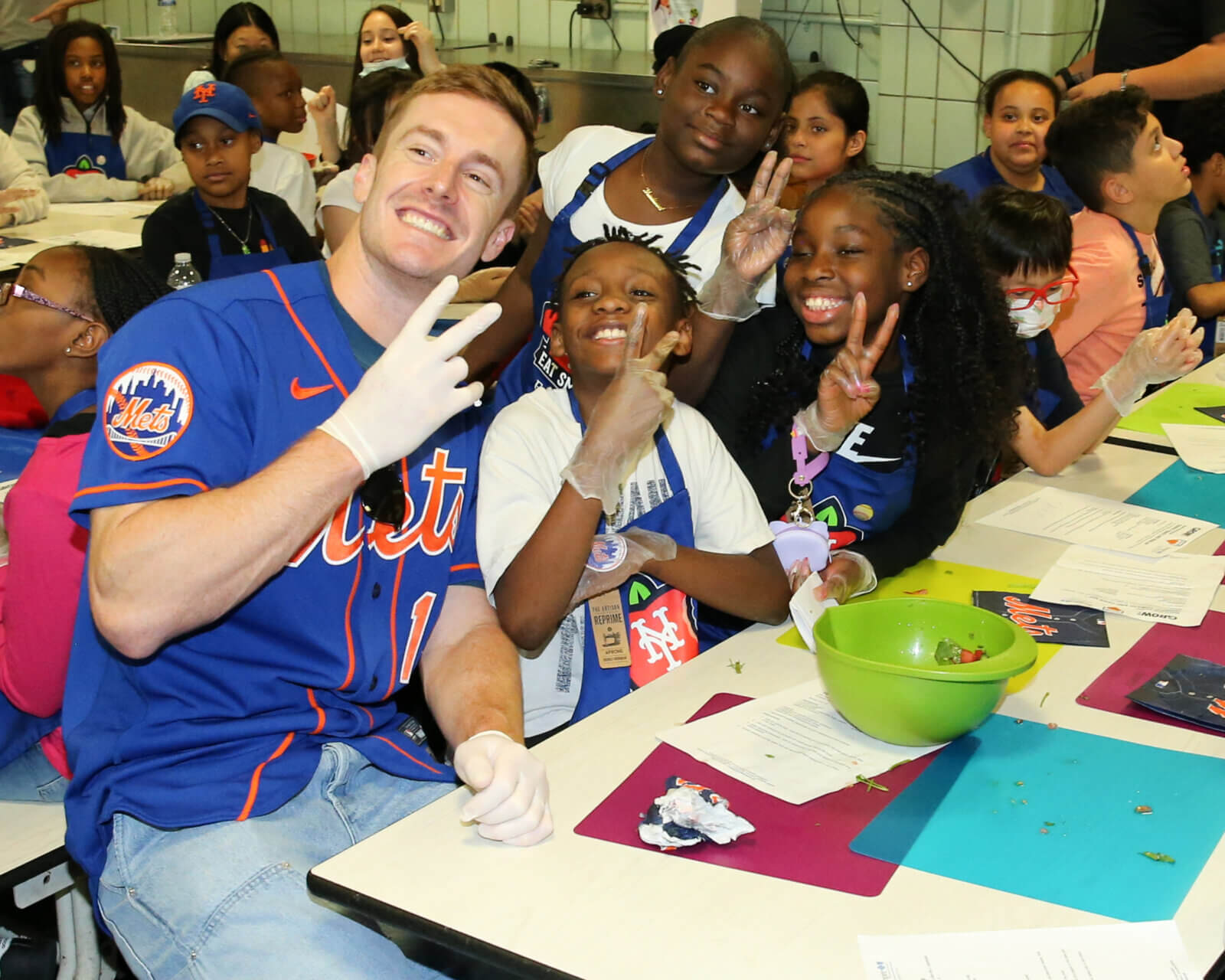 Mets star visits Flushing school to teach students about healthy eating