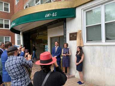Plaque co-designer Michael Perlman, Park Briar board president Tammy Jacobi, Larry Fisher’s great-granddaughter Jamie Rose Fisher who unveiled the plaque, Photo by Danniel Maio