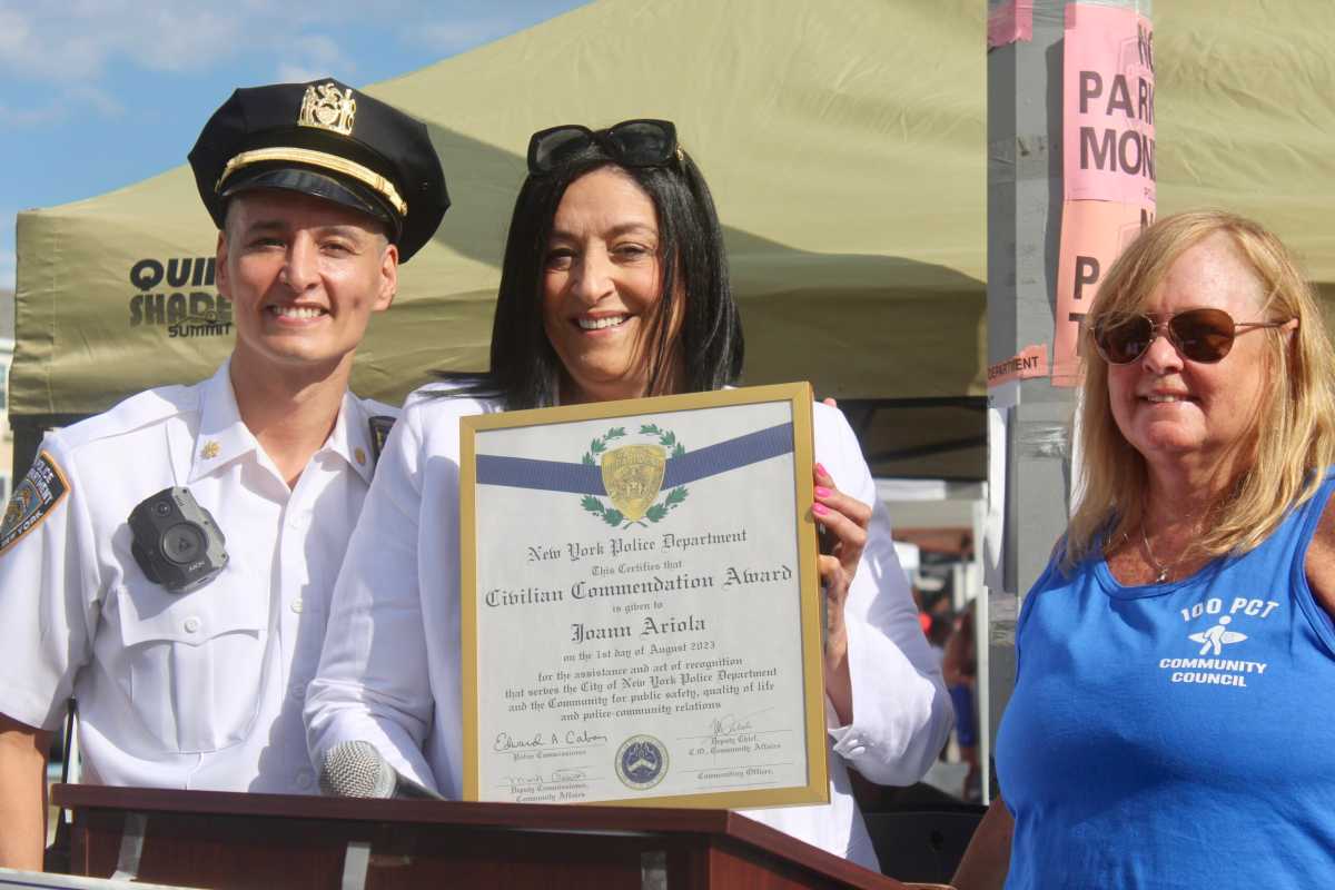 Ariola receives award