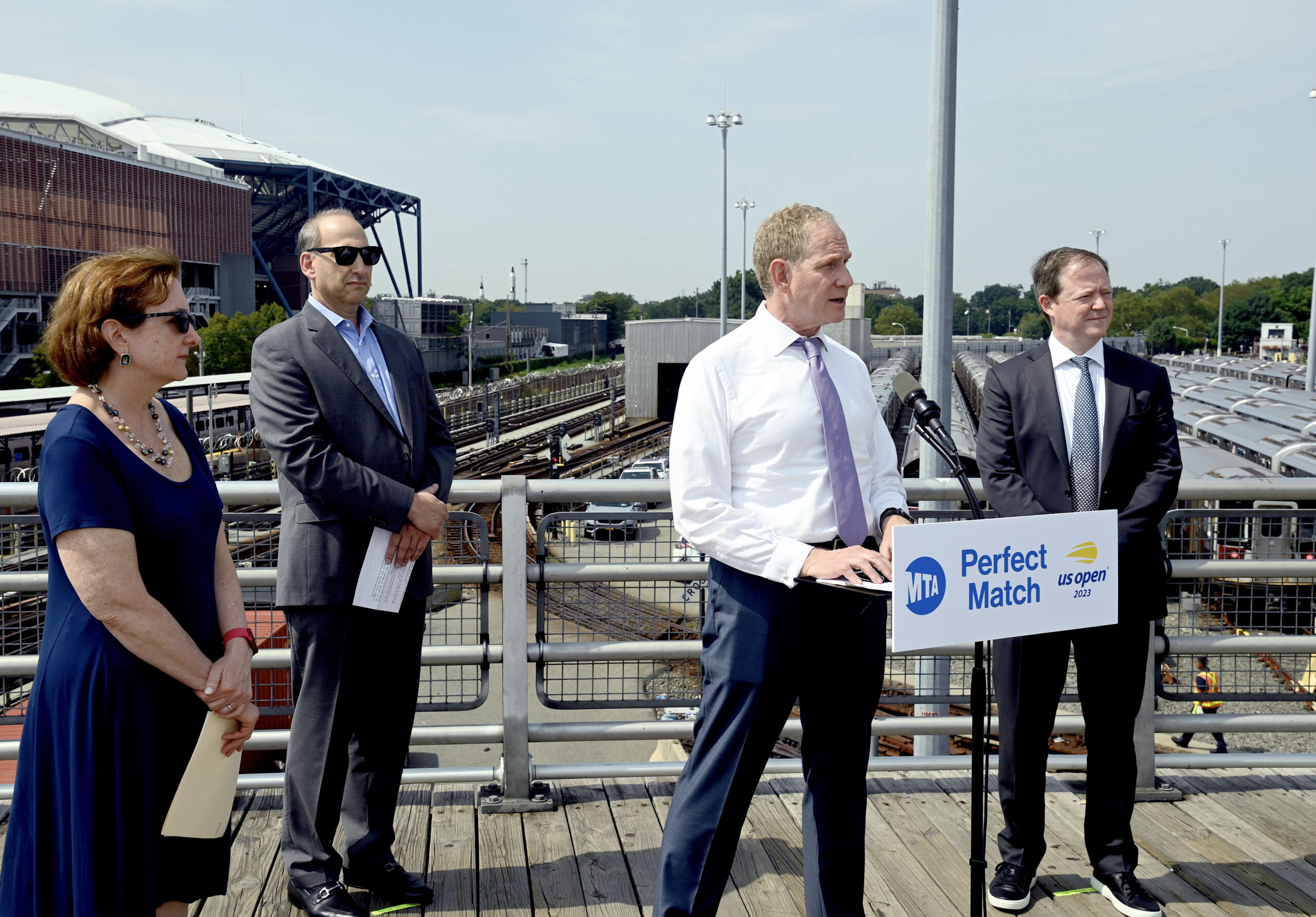 How to get to Mets Team Store in Queens by Subway, Bus or Train?