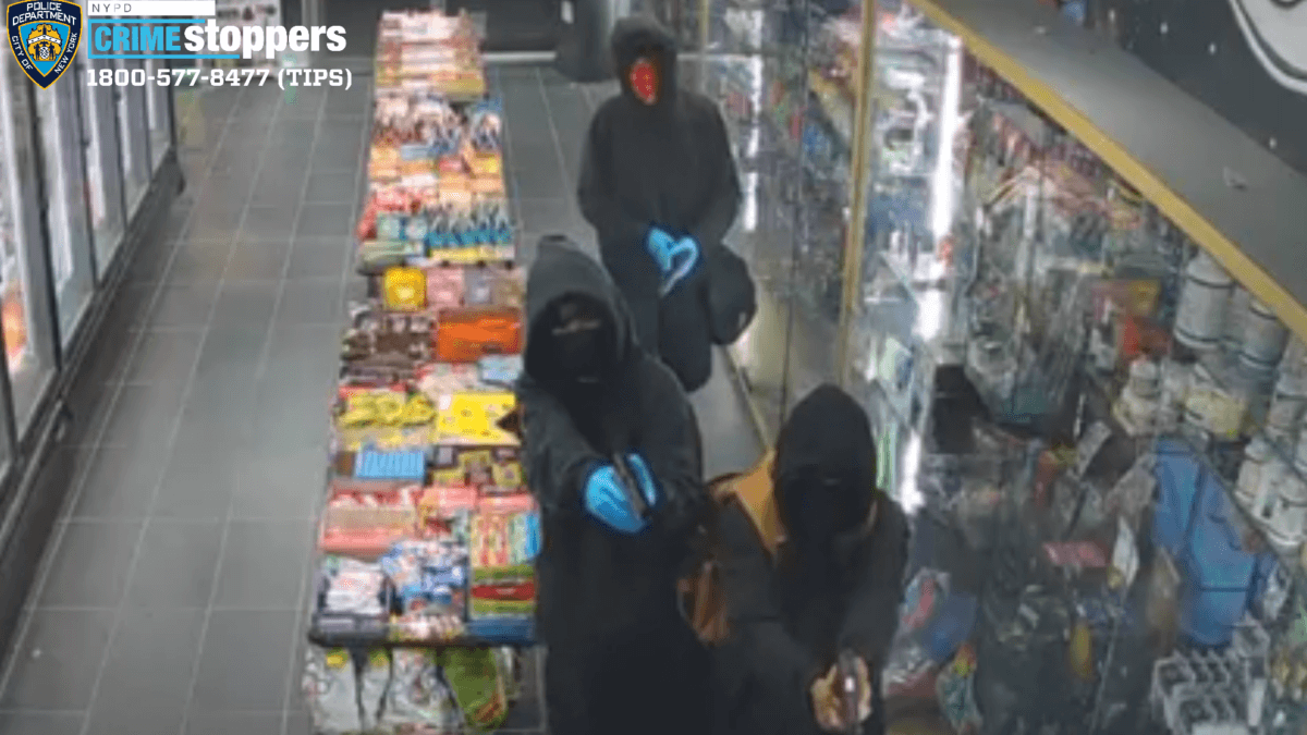 Police working to identify smoke shop robbery suspects