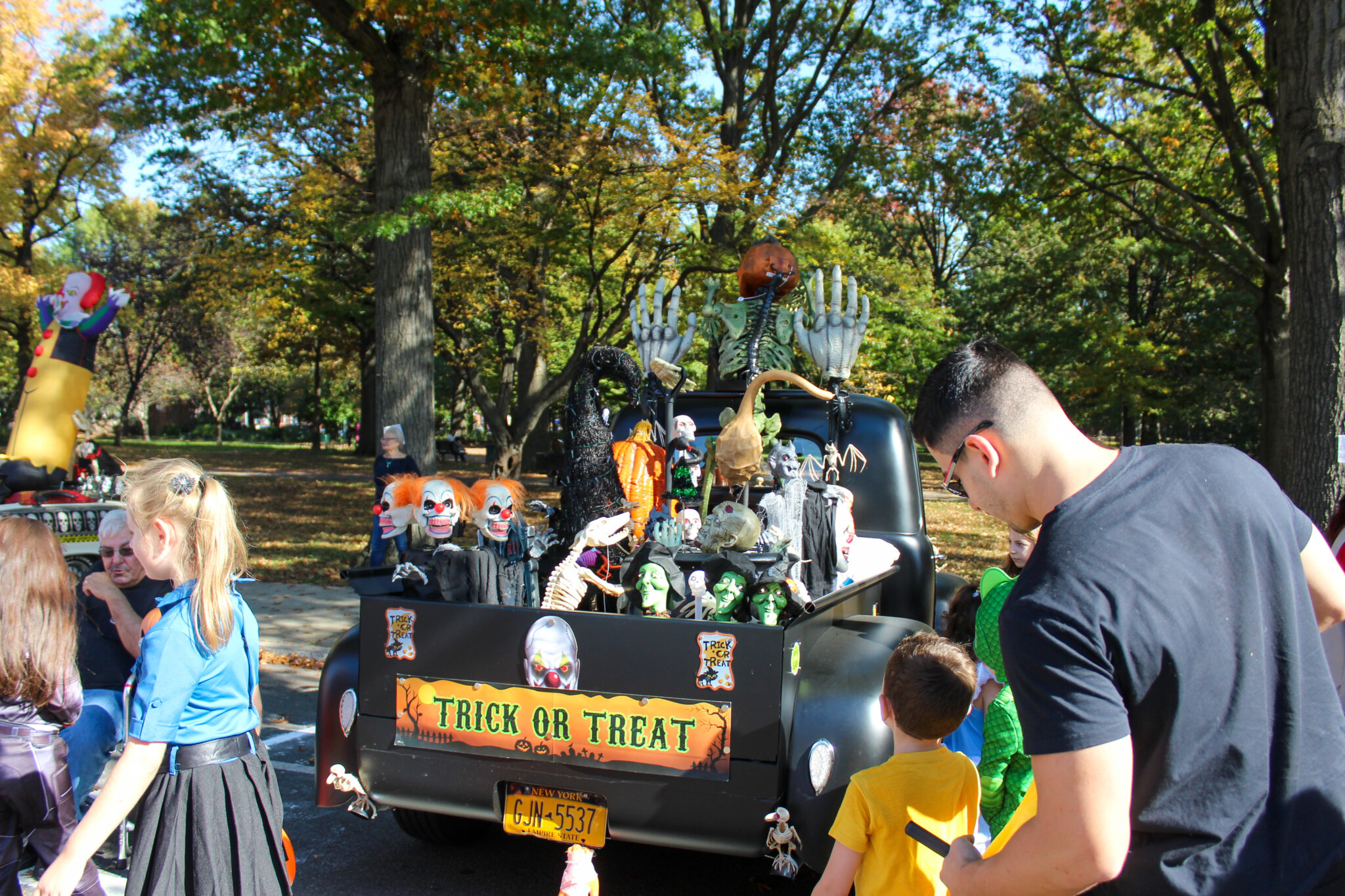 Halloween Festival, TrunkorTreat celebration brings hundreds to Middle Village QNS