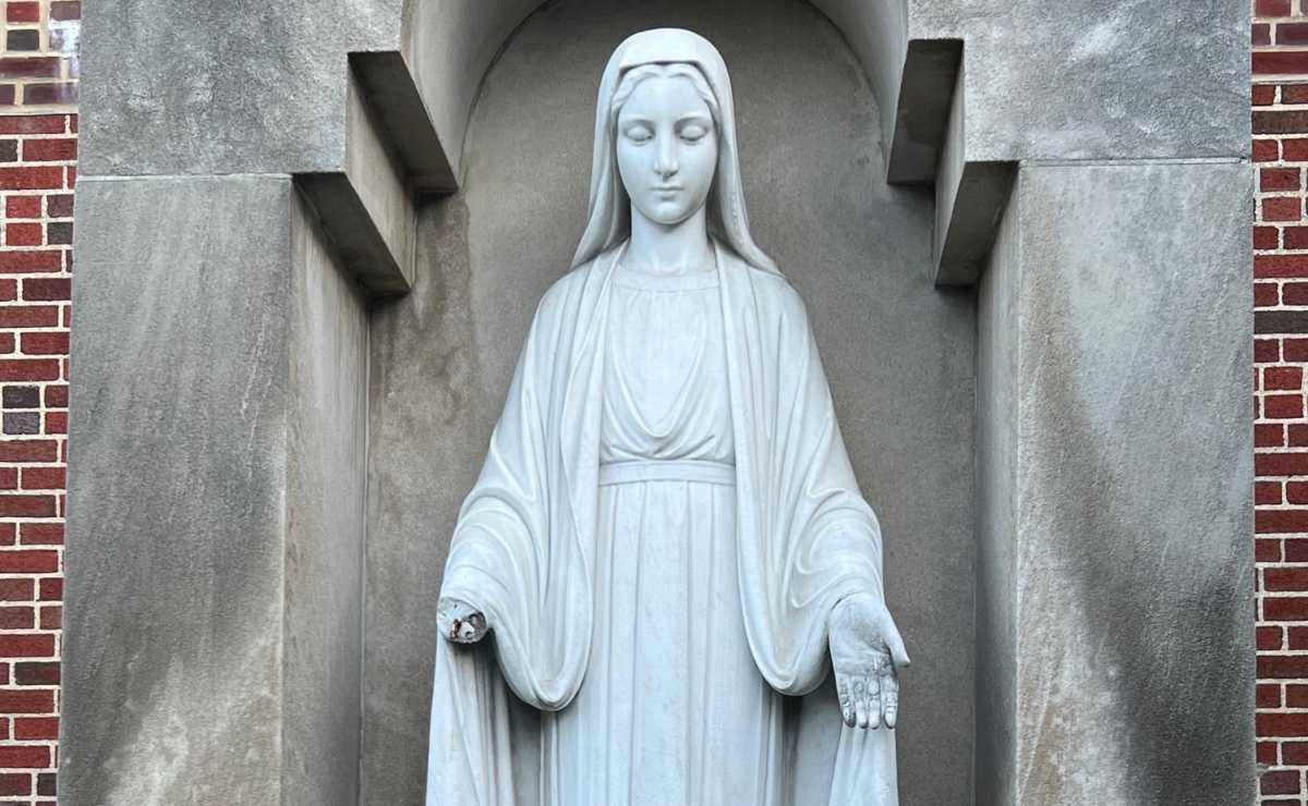 statue
