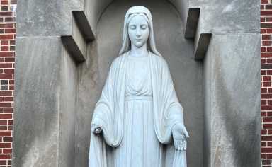 statue