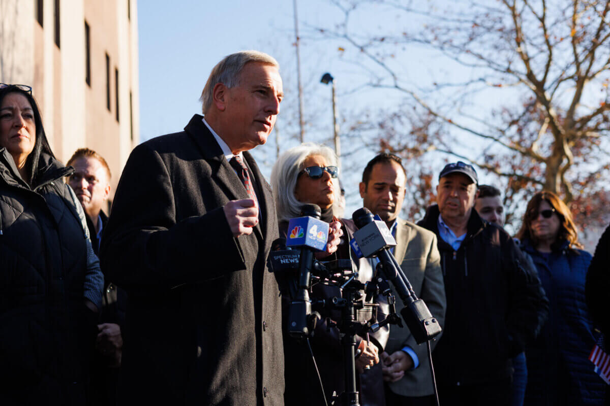 11272023_PF_Hillcrest_High_Anti_Semitism_Rally_04-1200×800