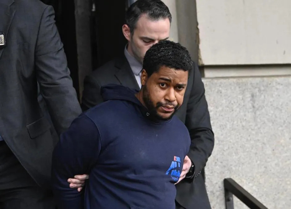 ‘SHAME!’ Queens residents jeer suspect connected to killing of Police ...