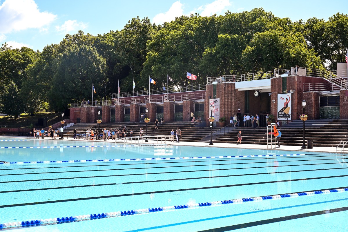 Astoria Pool reopens after $19M renovation, Mayor Adams hails pool as ...