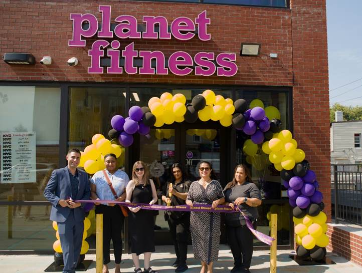 Planet Fitness celebrates new Corona location with ribbon-cutting ceremony – QNS