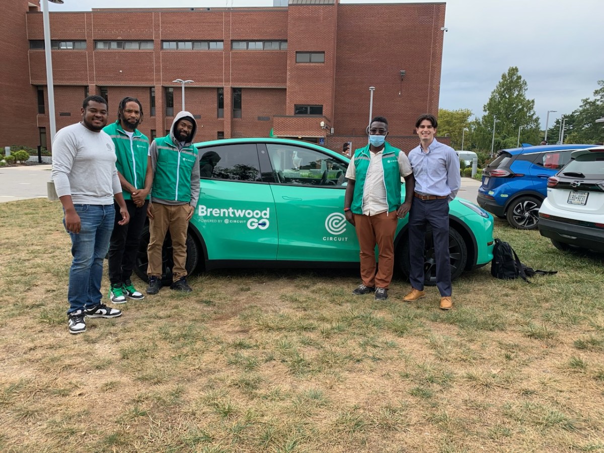 New Electric Shuttle Service Debuts in Rockaways, Offering Eco-Friendly Transit to Underserved Communities – QNS