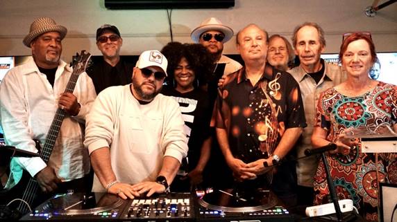 Legendary hip hop DJs with ties to Queens inducted into the Long Island Music and Entertainment Hall of Fame – QNS