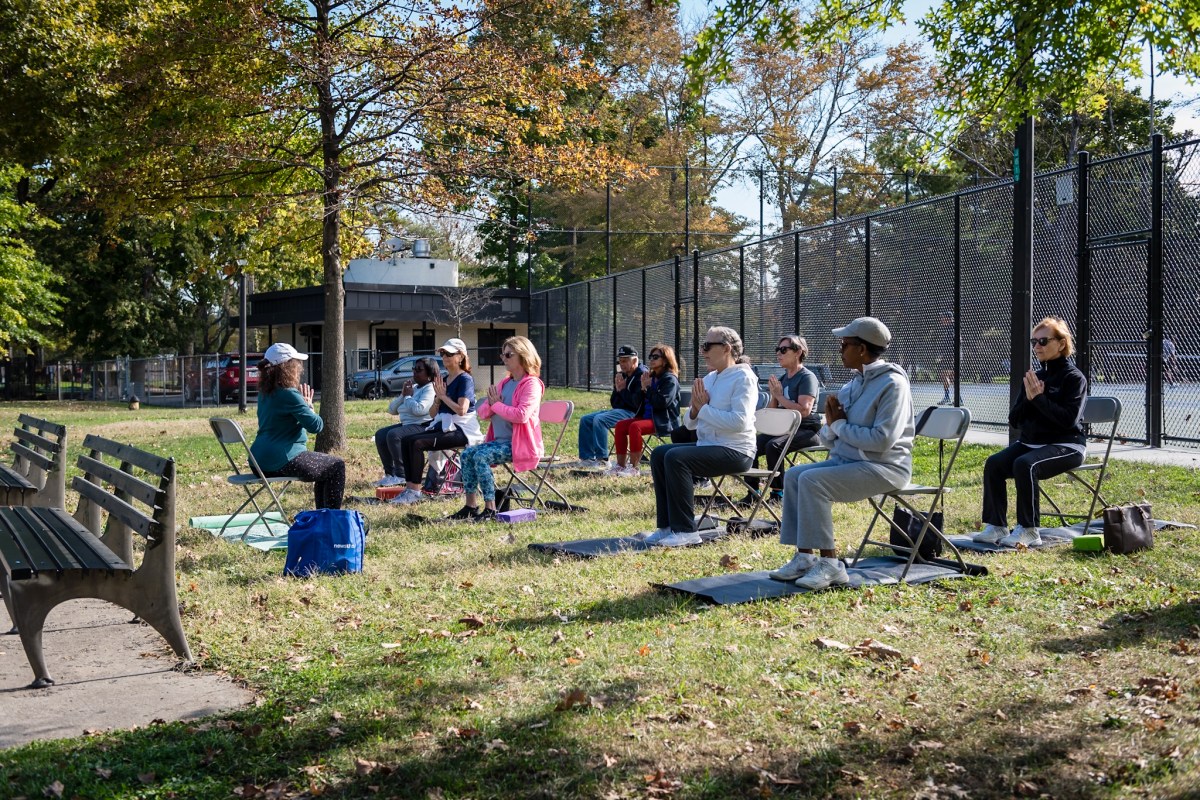 City Parks Foundation holds second annual Senior Fitness Fair, featuring special guest Mr. Met – QNS