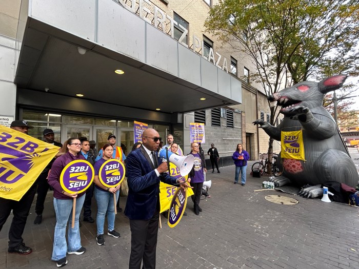 Queens Borough President Donovan Richards at an earlier protest at Gertz Plaza Mall in October. Photo: 32BJ