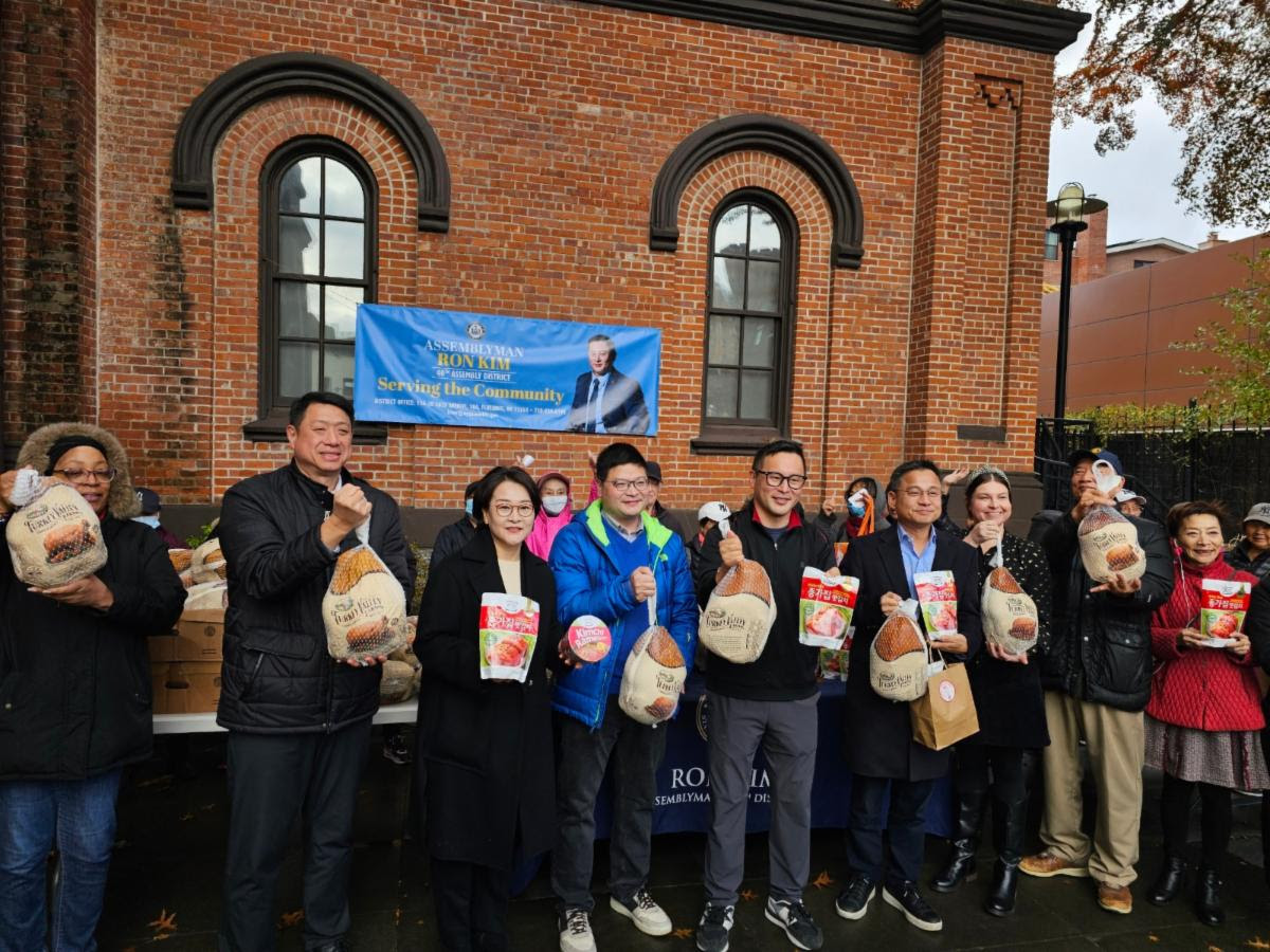 Assembly Member Ron Kim hosts second annual Thanksgiving ‘Turkimchi’ giveaway in Flushing