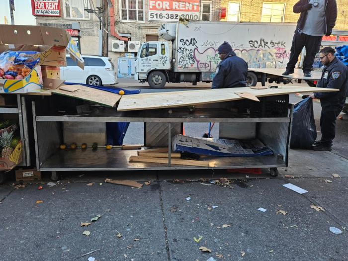 Illegal fruit vendors face enforcement sweeps in Queens led by Senator ...