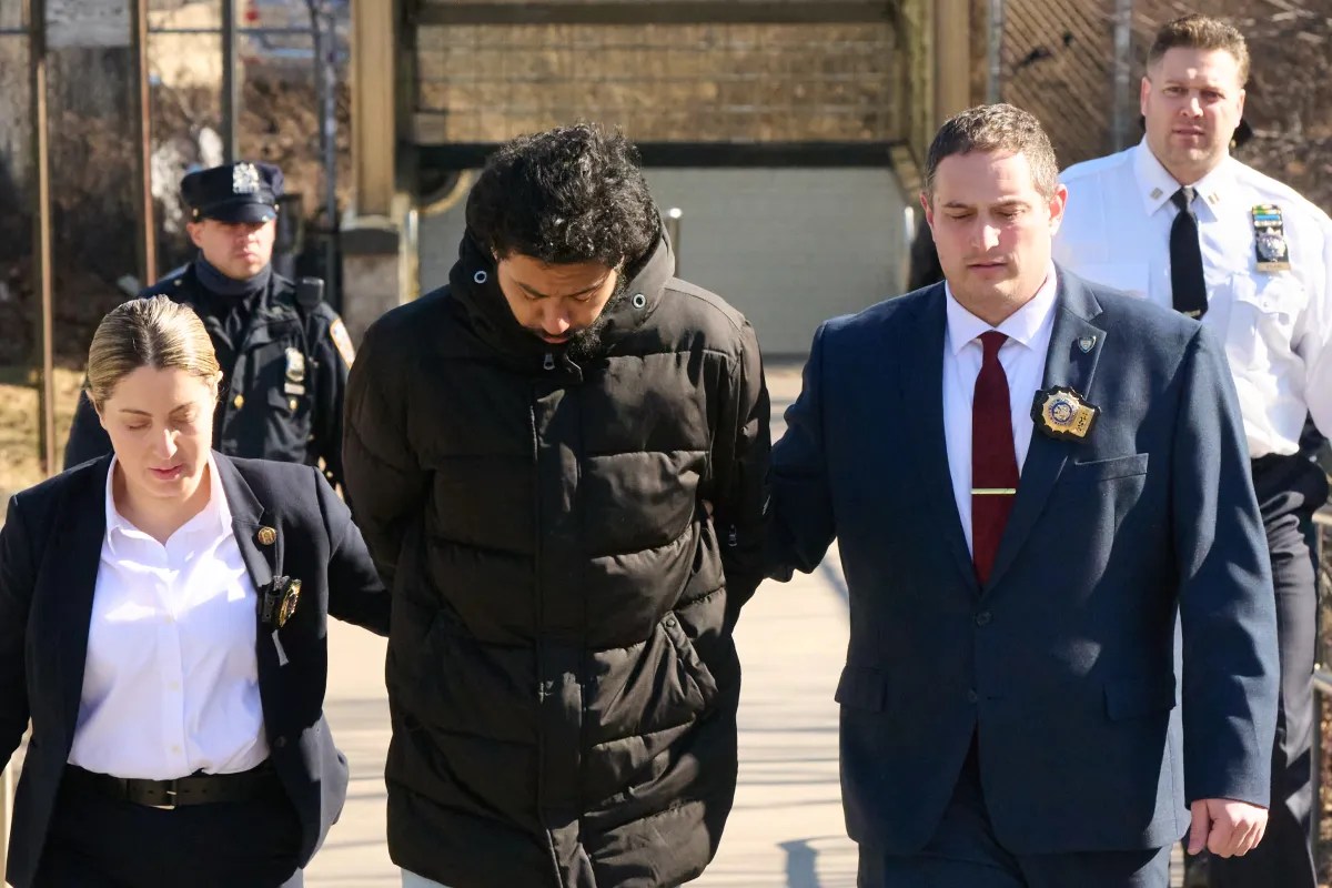 Brooklyn man with 16 prior arrests arraigned for unprovoked attack on pregnant woman on J train - QNS