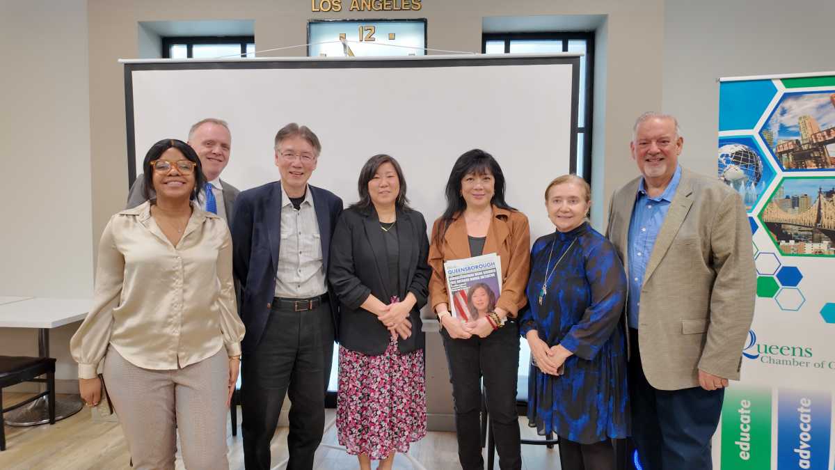 Meng and Queens Chamber of Commerce celebrate success of Small Business Help Desk program – QNS