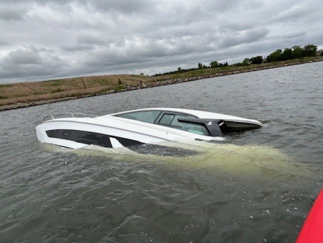 pleasure boat